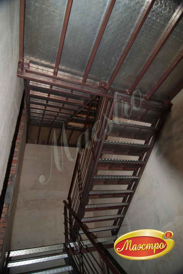 Лестница с алюминиевыми ступенями